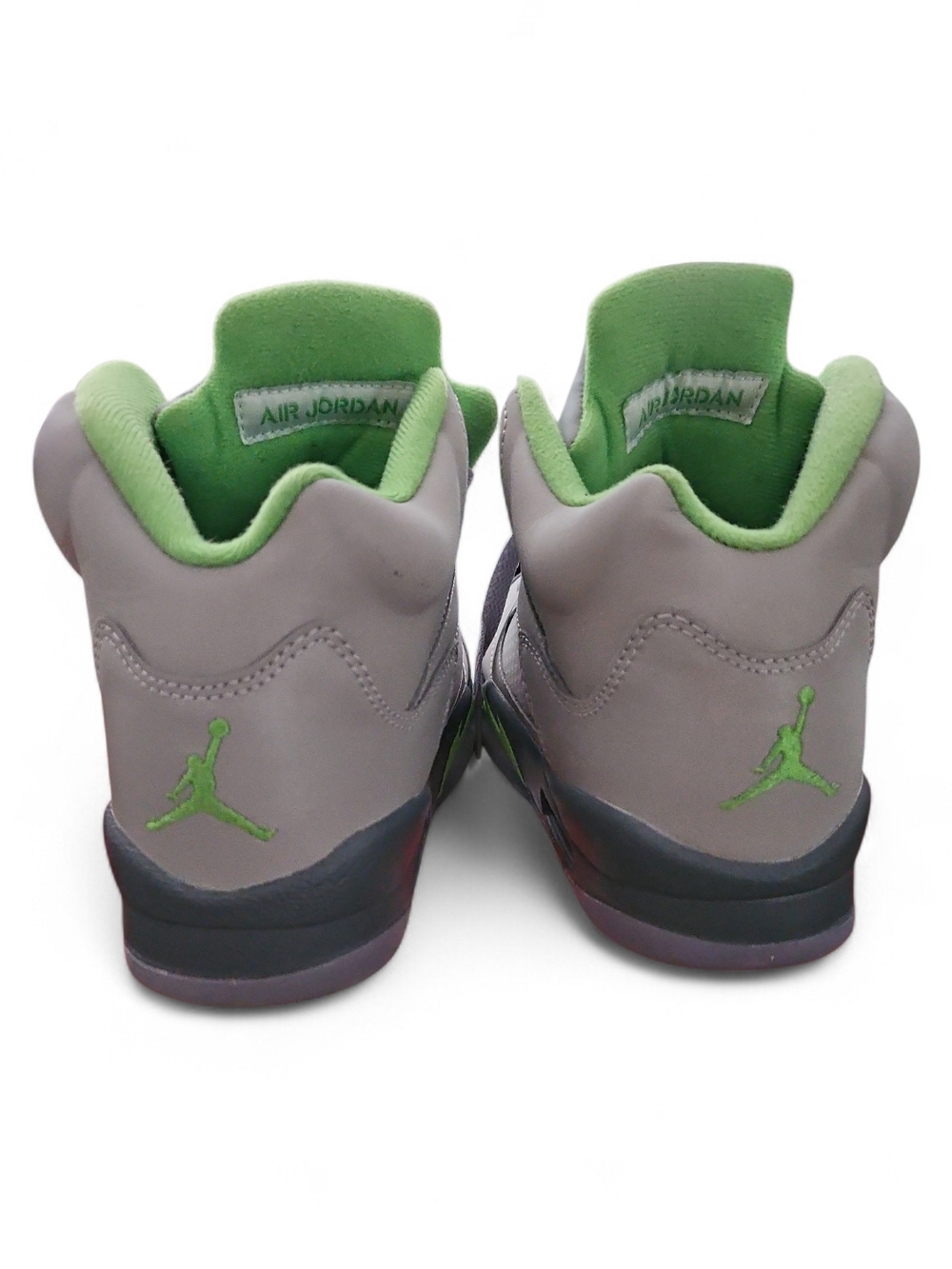 Big Kids Jordan Retro High-Top Sneakers in Light Gray and Green Accents - Picture 3 of 3
